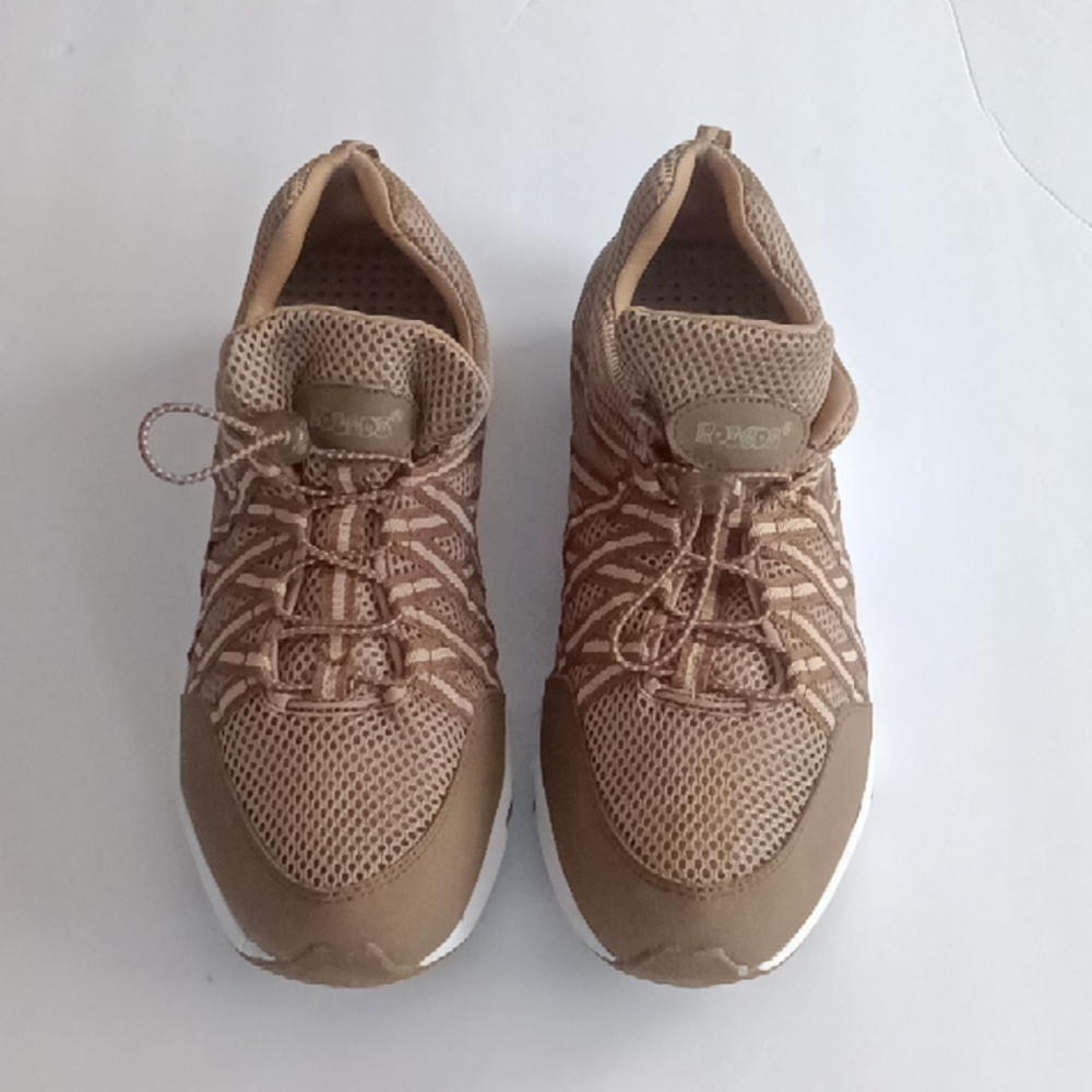 Rocsoc  lightweight mesh woman water dissipating walking shoes  sz 11, Brown, st